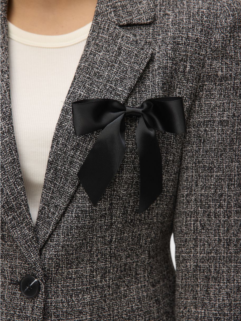 VESTON PERLE & SA BOUCLE EN BOUTONNIÈRE