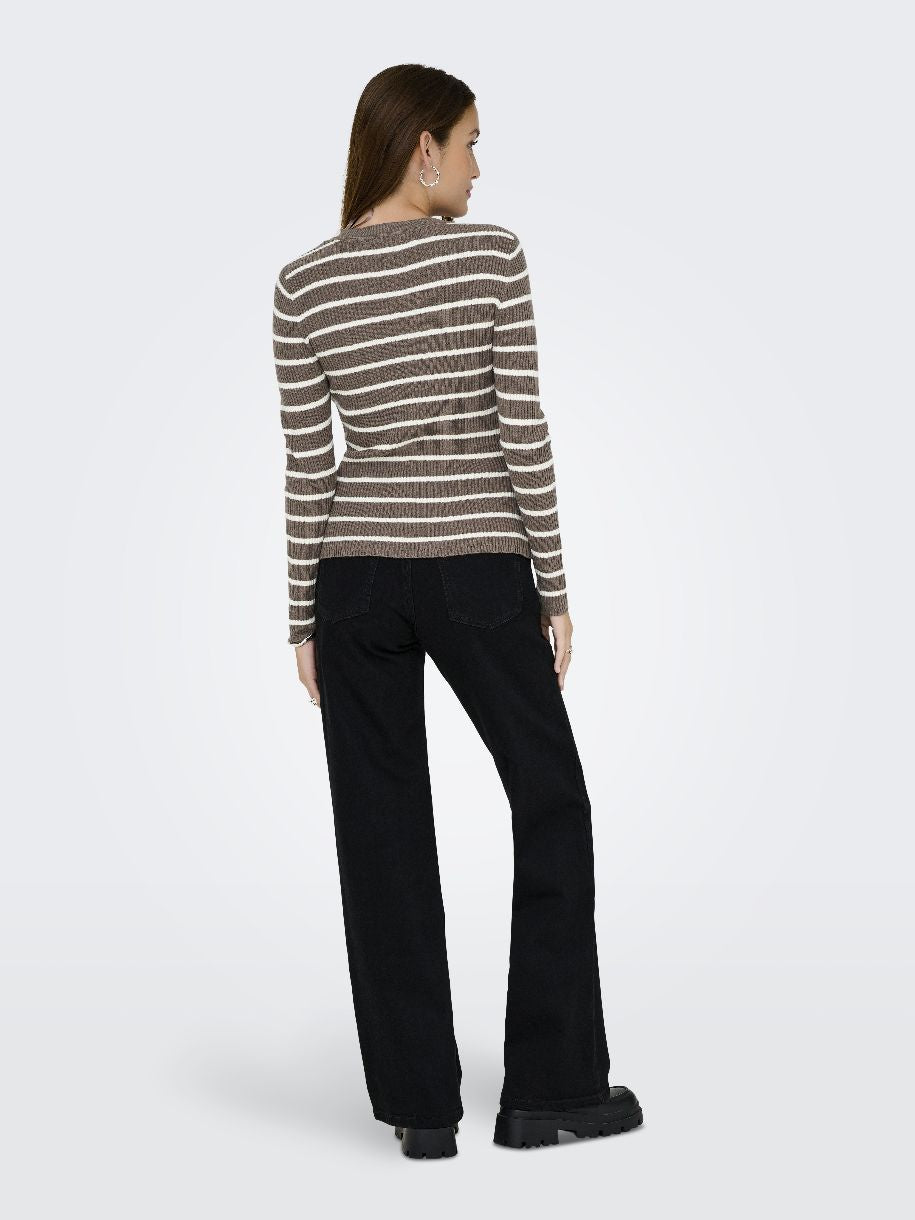 CHANDAIL LOUISA PREND SON CAFÉ