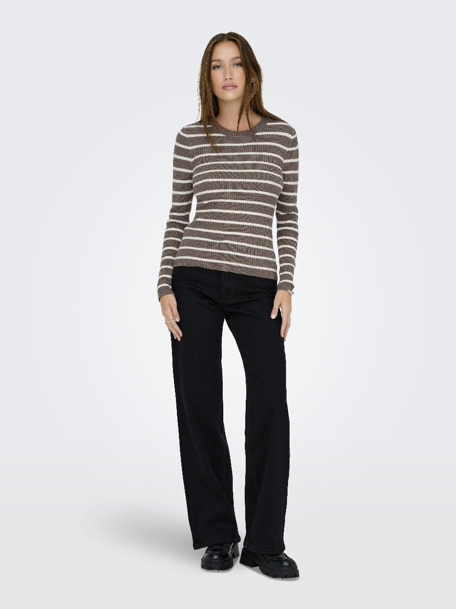 CHANDAIL LOUISA PREND SON CAFÉ