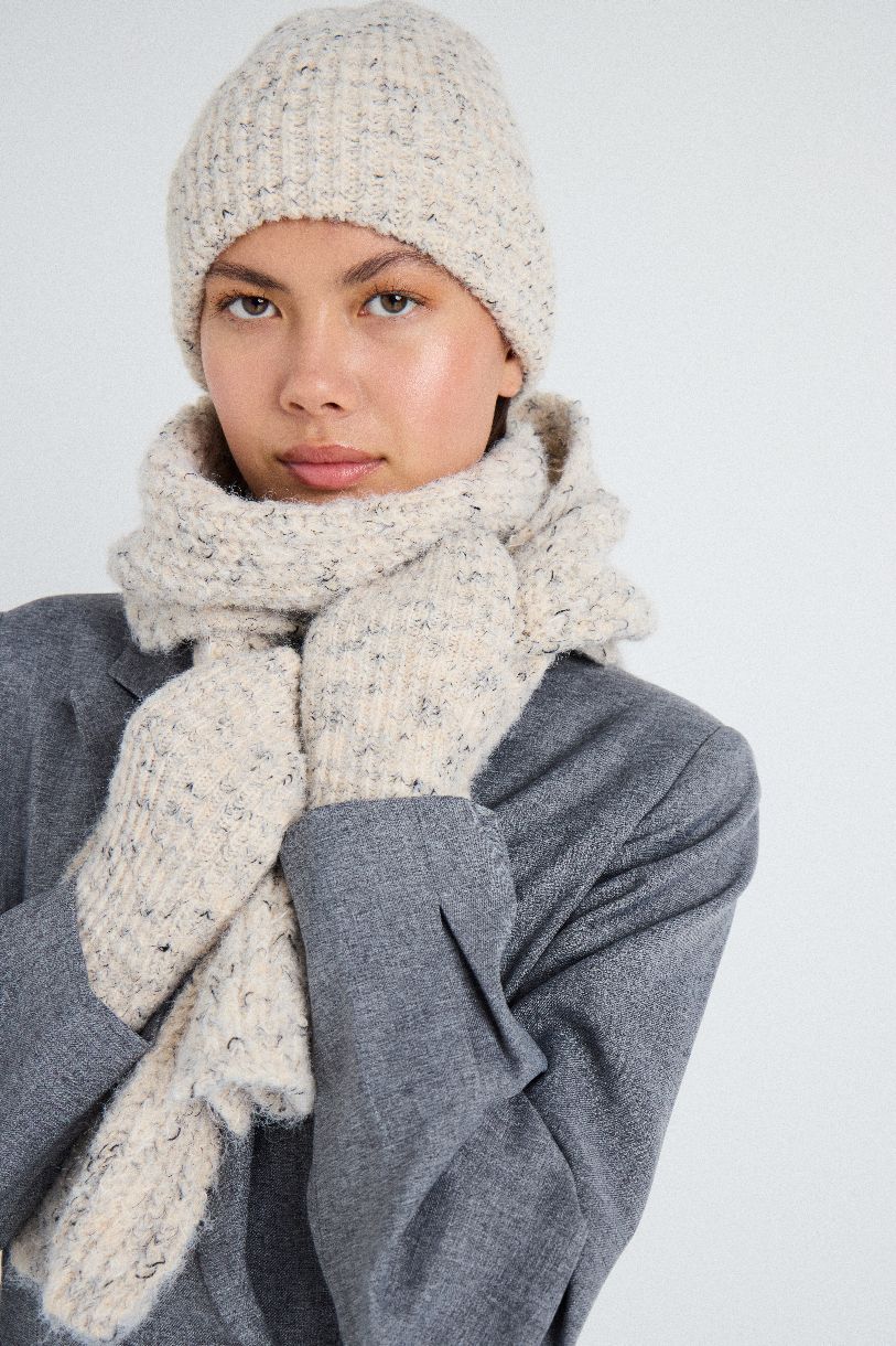 TUQUE LIINA EST TOUTE MÉLANGÉE