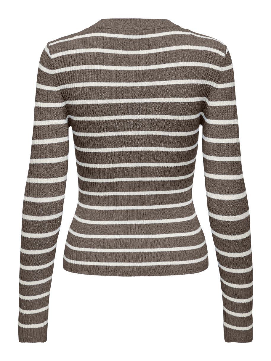 CHANDAIL LOUISA PREND SON CAFÉ