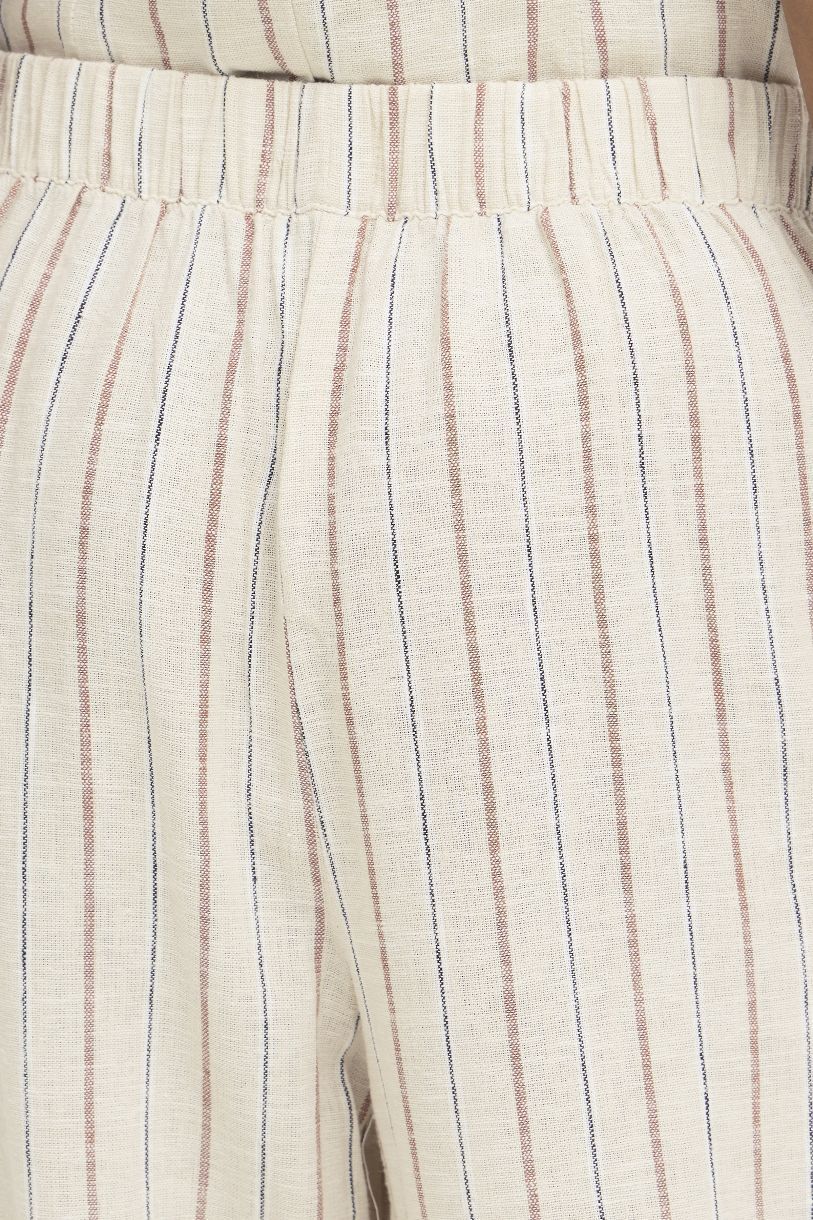 PANTALON LINNO PIEDS NUS SUR LA PLAGE
