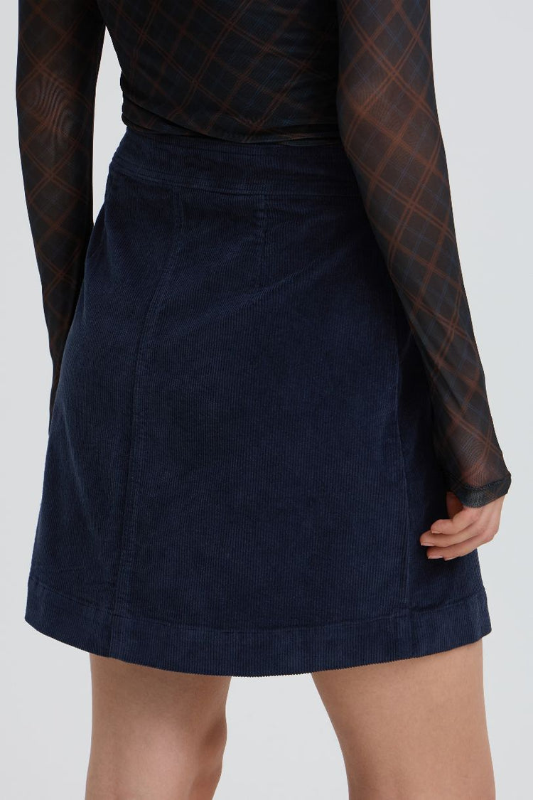 B. YOUNG JUPE BYDASIK A POCKET