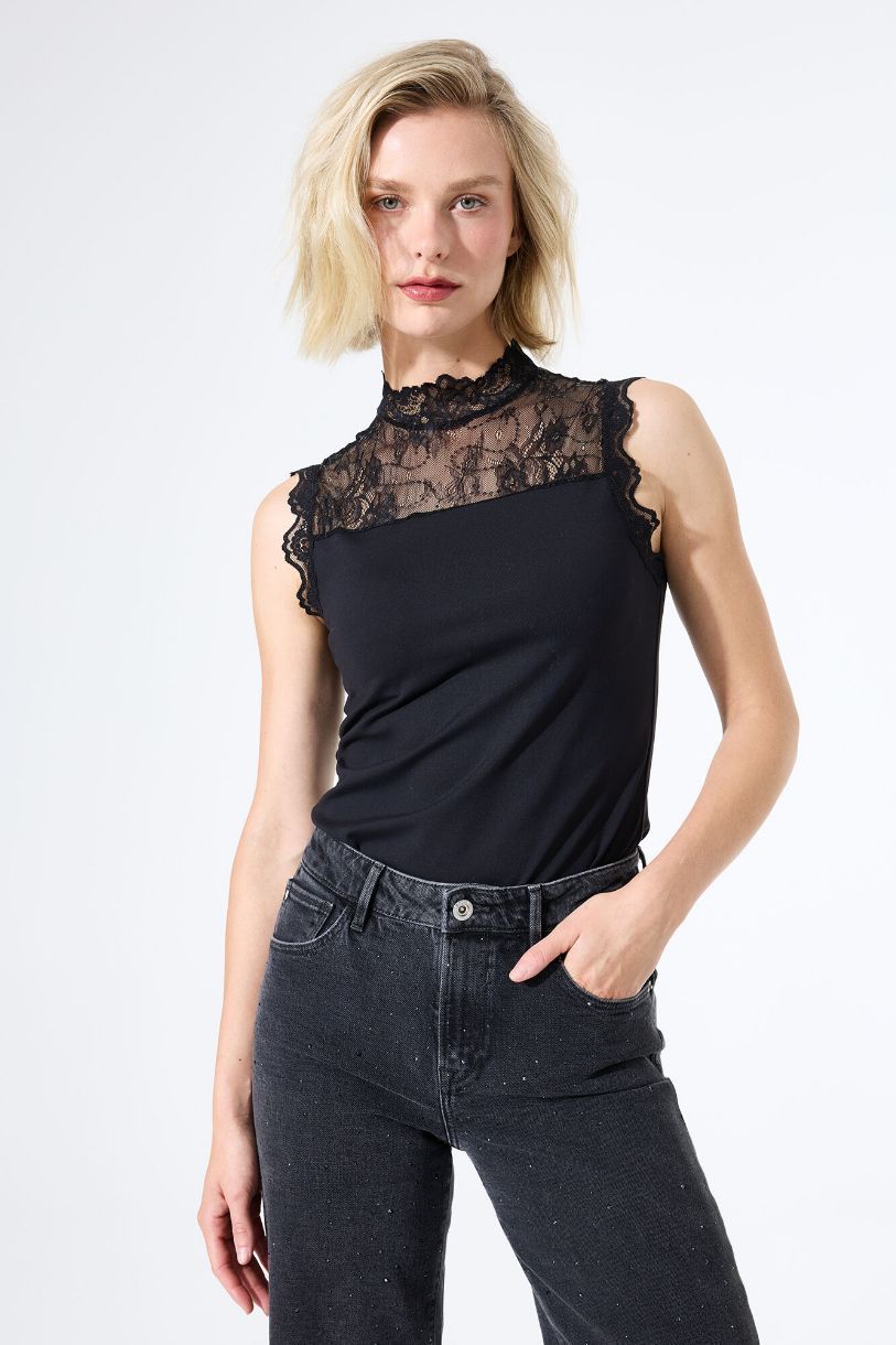 TOP CHIC FAIRE DANS LA DENTELLE