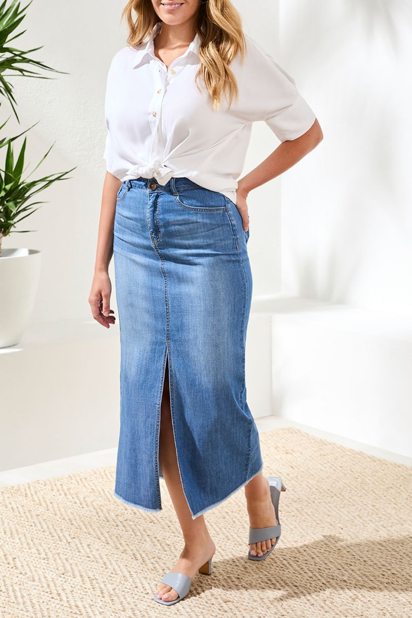 JUPE DE JEANS EN TOUTE LÉGÈRETÉ