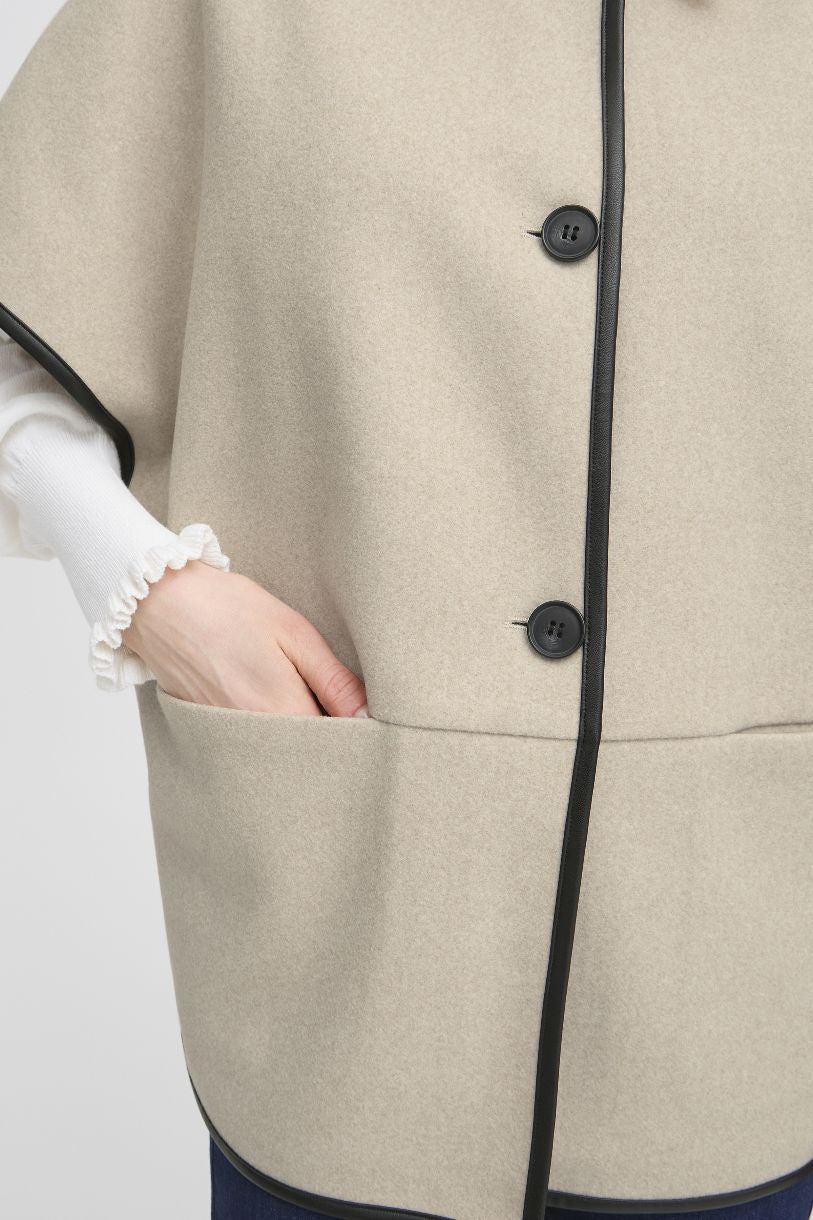 VESTE LA CAPE D'ELISABETH