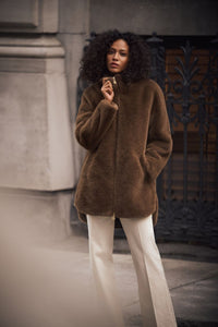 JOSEPH RIBKOFF MANTEAU FAUSSE FOURRURE