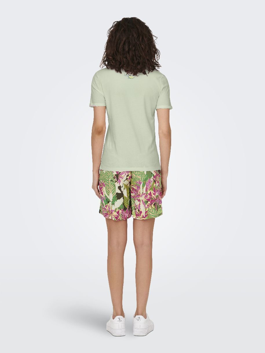 T-SHIRT KITA SUR UNE TERRASSE