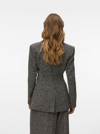 VESTON PERLE & SA BOUCLE EN BOUTONNIÈRE