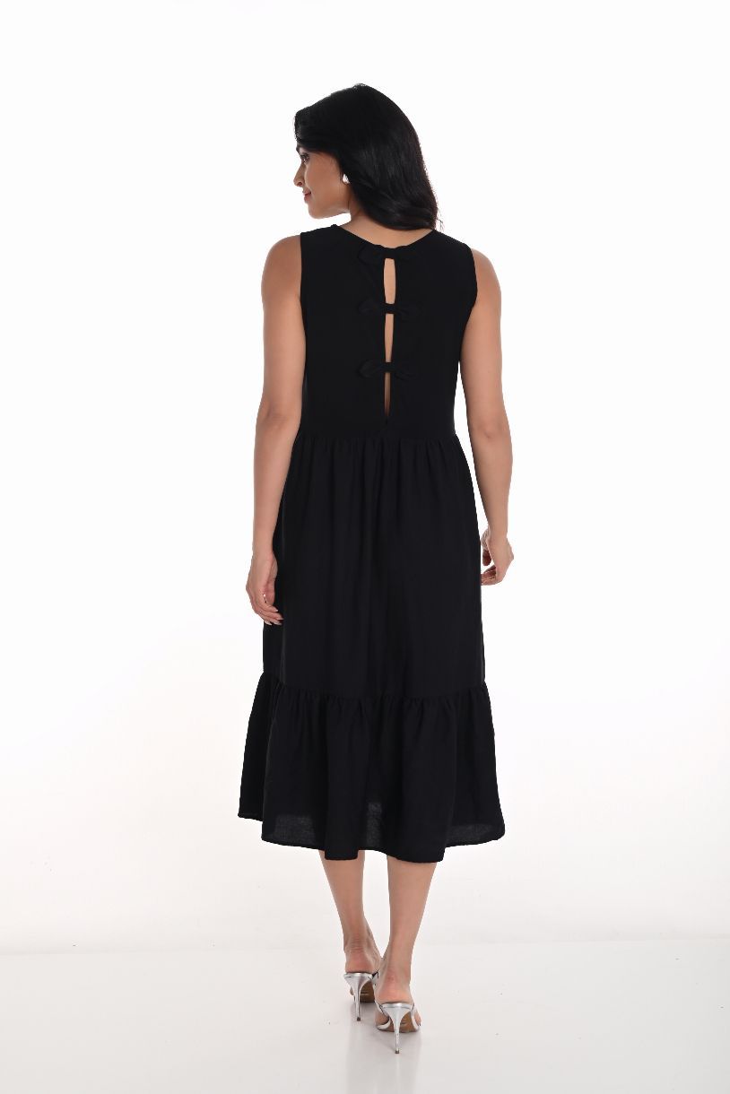 ROBE LONGUE LA SÉDUISANTE JEUNE FEMME