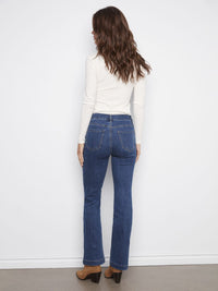 JEANS ÉVASÉ ET SES BOUTONNIÈRES