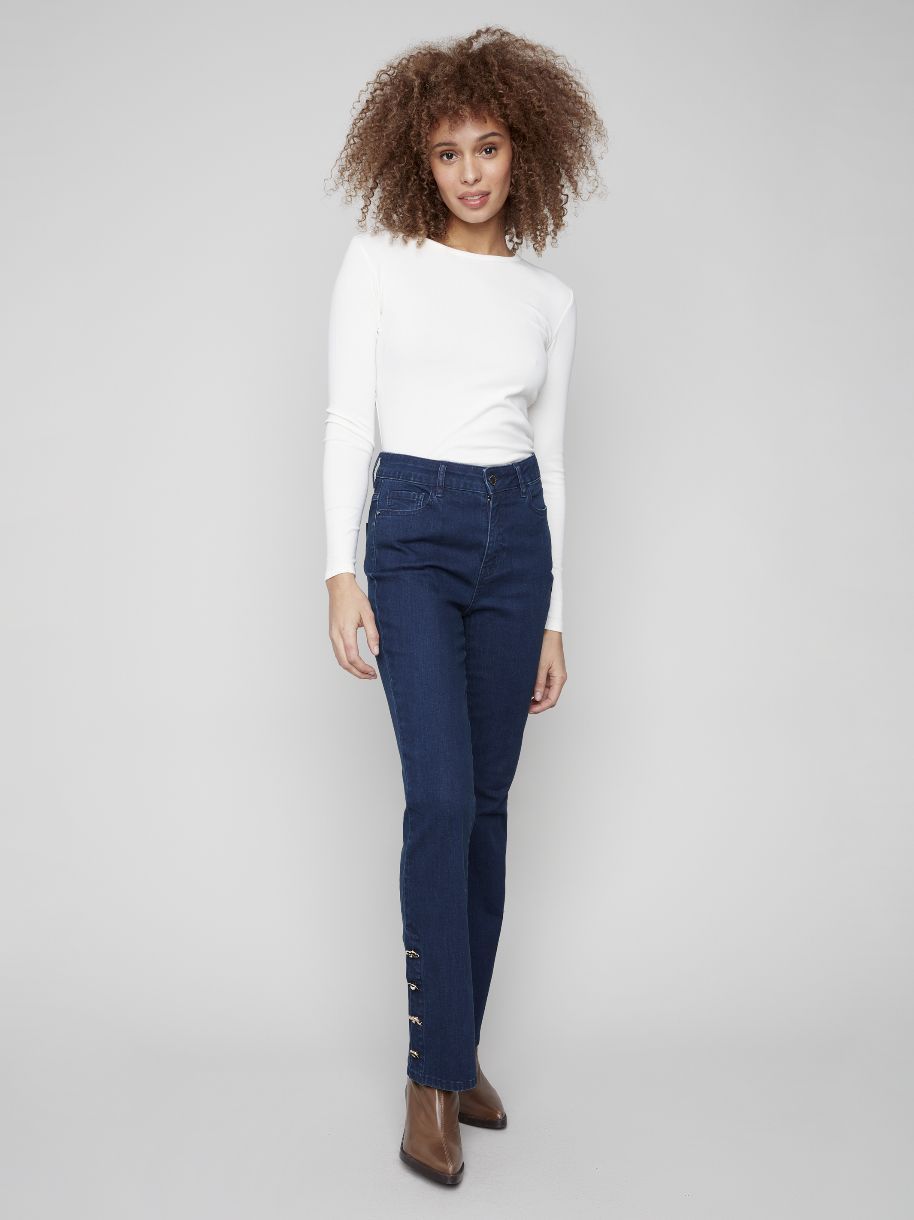JEANS BOOT CUT AUX MULTIPLES BIJOUX