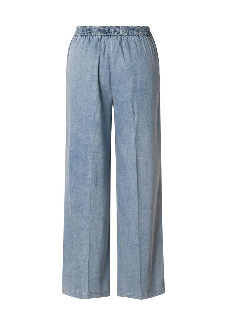 JEANS LARGE KATERINE EST DÉCONTRACTÉE