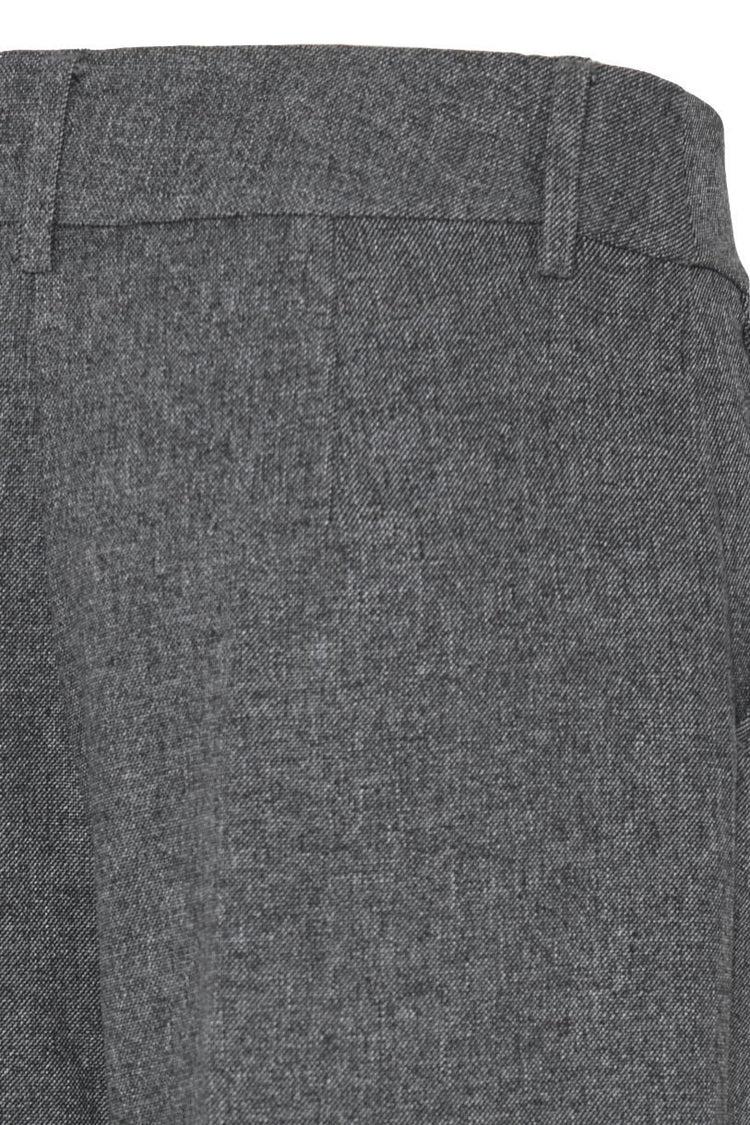 B. YOUNG PANTALON BYETONA SUIT