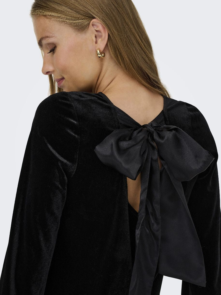 ROBE BOUCLE SUR FOND DE VELOURS