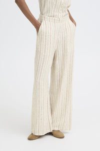 PANTALON LINNO PIEDS NUS SUR LA PLAGE