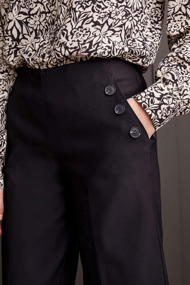 PANTALON CHIC CROP À BOUTONS