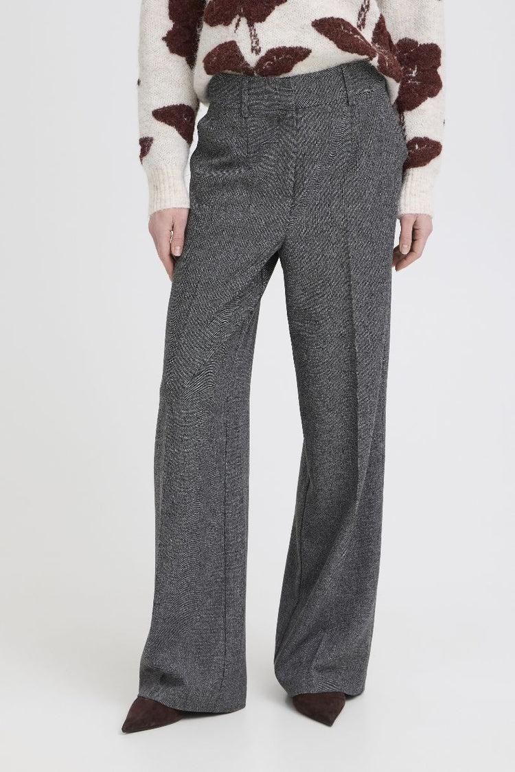 B. YOUNG PANTALON BYETONA SUIT