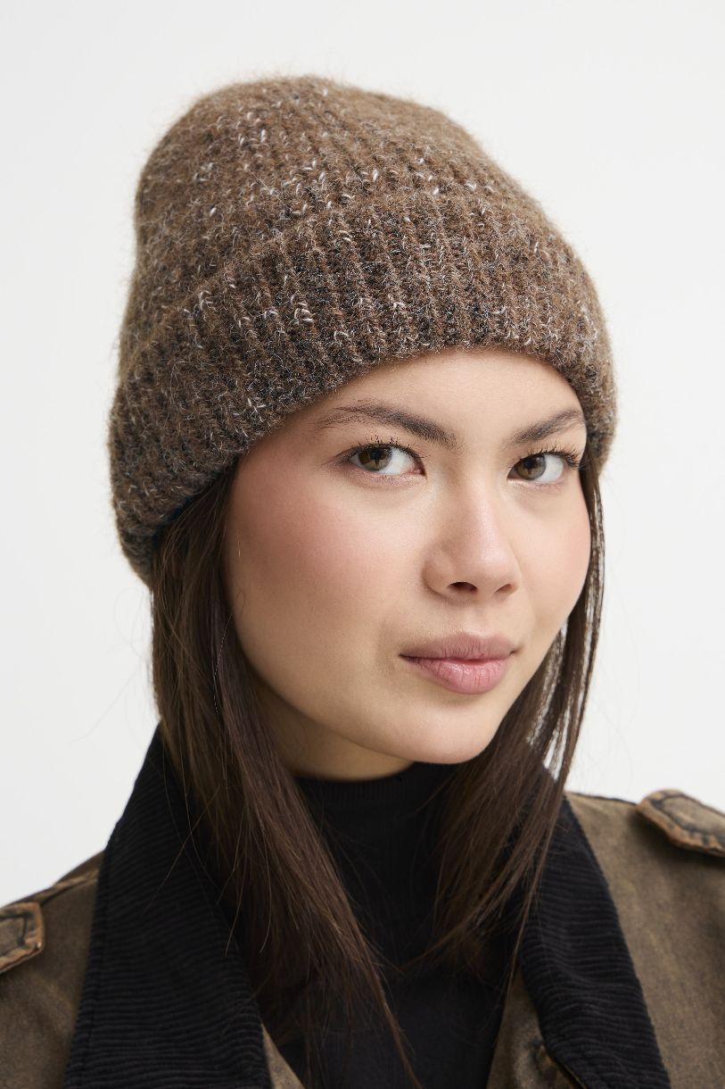 TUQUE LIINA EST TOUTE MÉLANGÉE