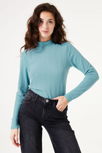 CHANDAIL UN LOOK SIMPLE ET EFFICACE