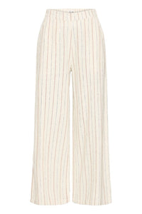 PANTALON LINNO PIEDS NUS SUR LA PLAGE