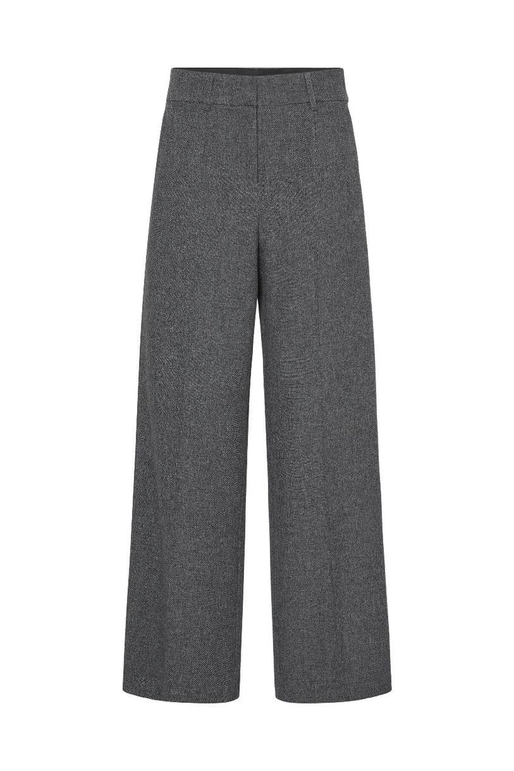 B. YOUNG PANTALON BYETONA SUIT