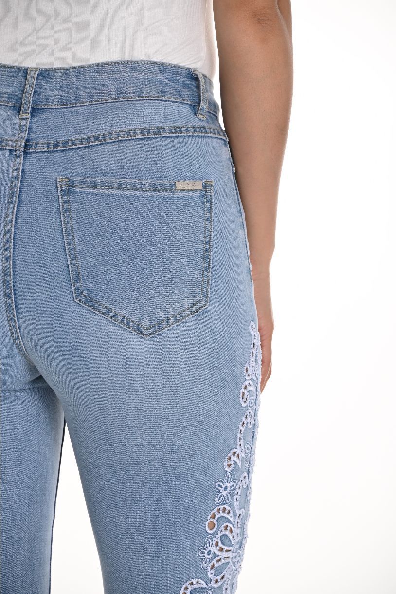 JEANS ÉTROIT BRODERIE EN FOLIE