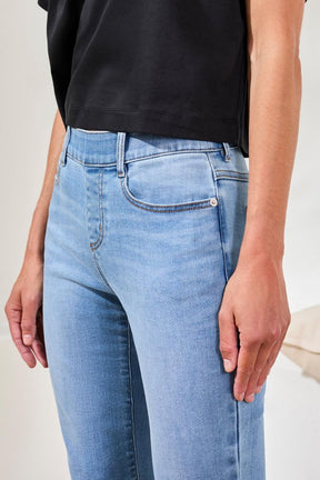 BLEU PÂLE