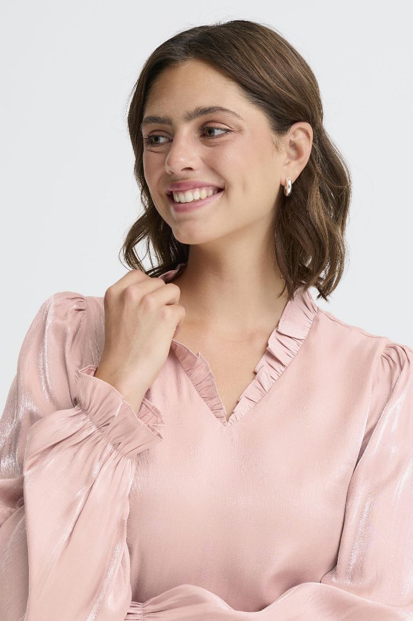 BLOUSE EN DÉLICATESSE AVEC YOLANDA