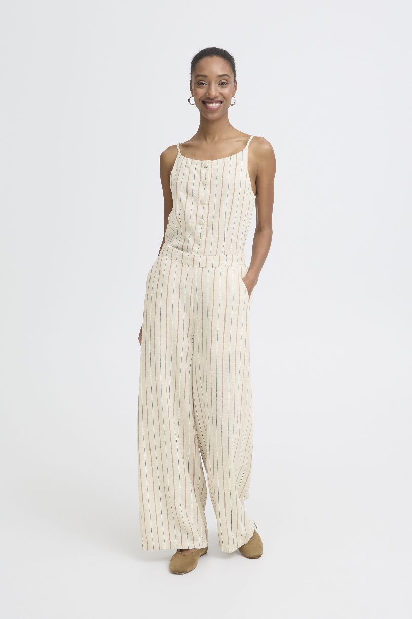 PANTALON LINNO PIEDS NUS SUR LA PLAGE
