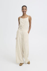 PANTALON LINNO PIEDS NUS SUR LA PLAGE