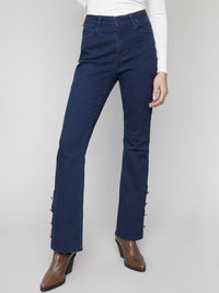 JEANS BOOT CUT AUX MULTIPLES BIJOUX