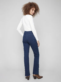 JEANS BOOT CUT AUX MULTIPLES BIJOUX